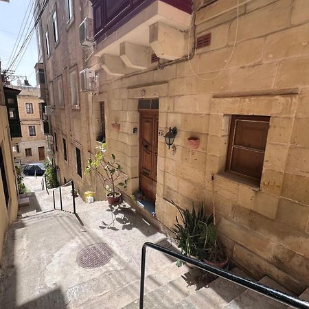 Three Apartment Birgu Exterior photo