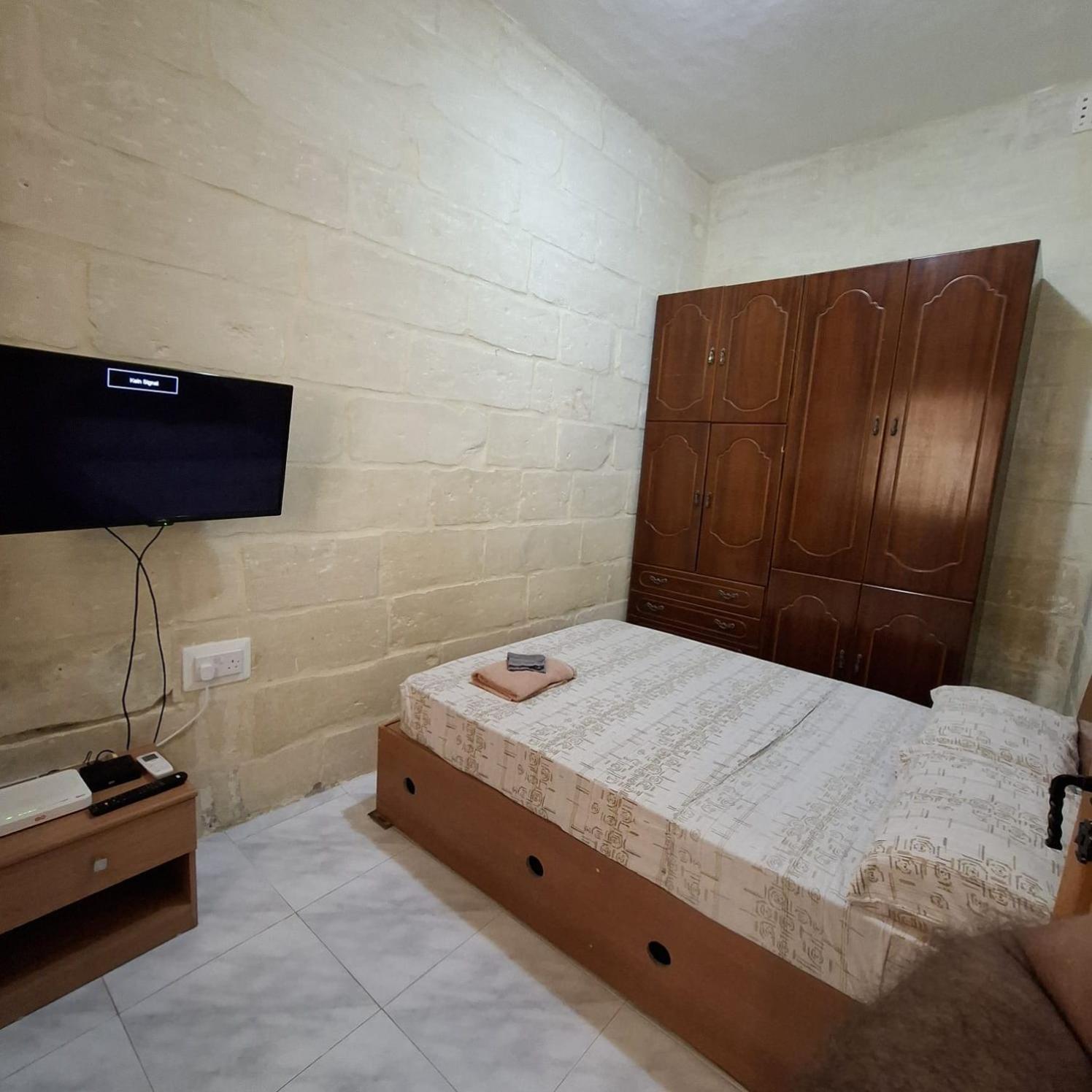Three Apartment Birgu Exterior photo